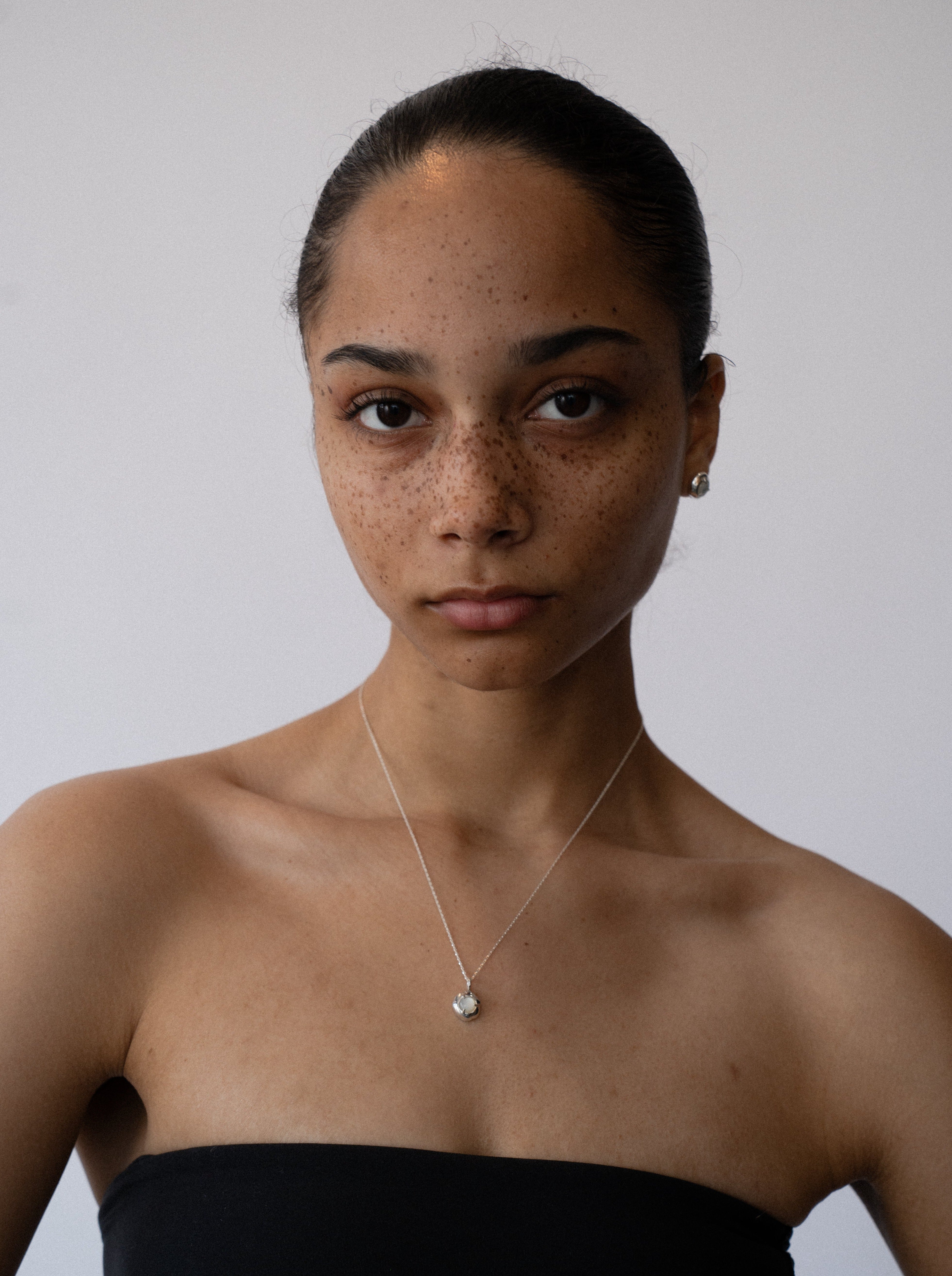 KEEPER NECKLACE WITH MOTHER OF PEARL