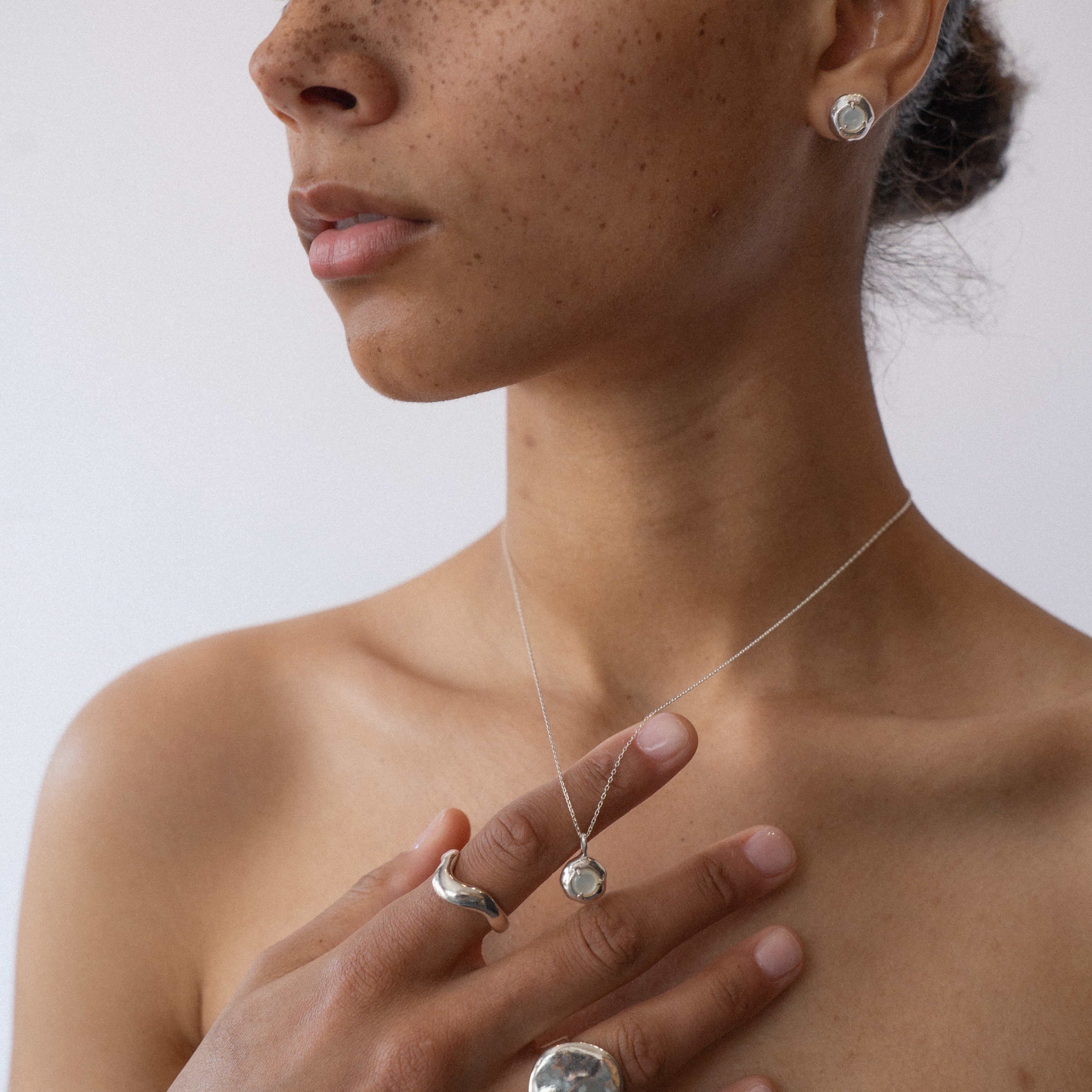 KEEPER EARRINGS WITH MOTHER OF PEARL