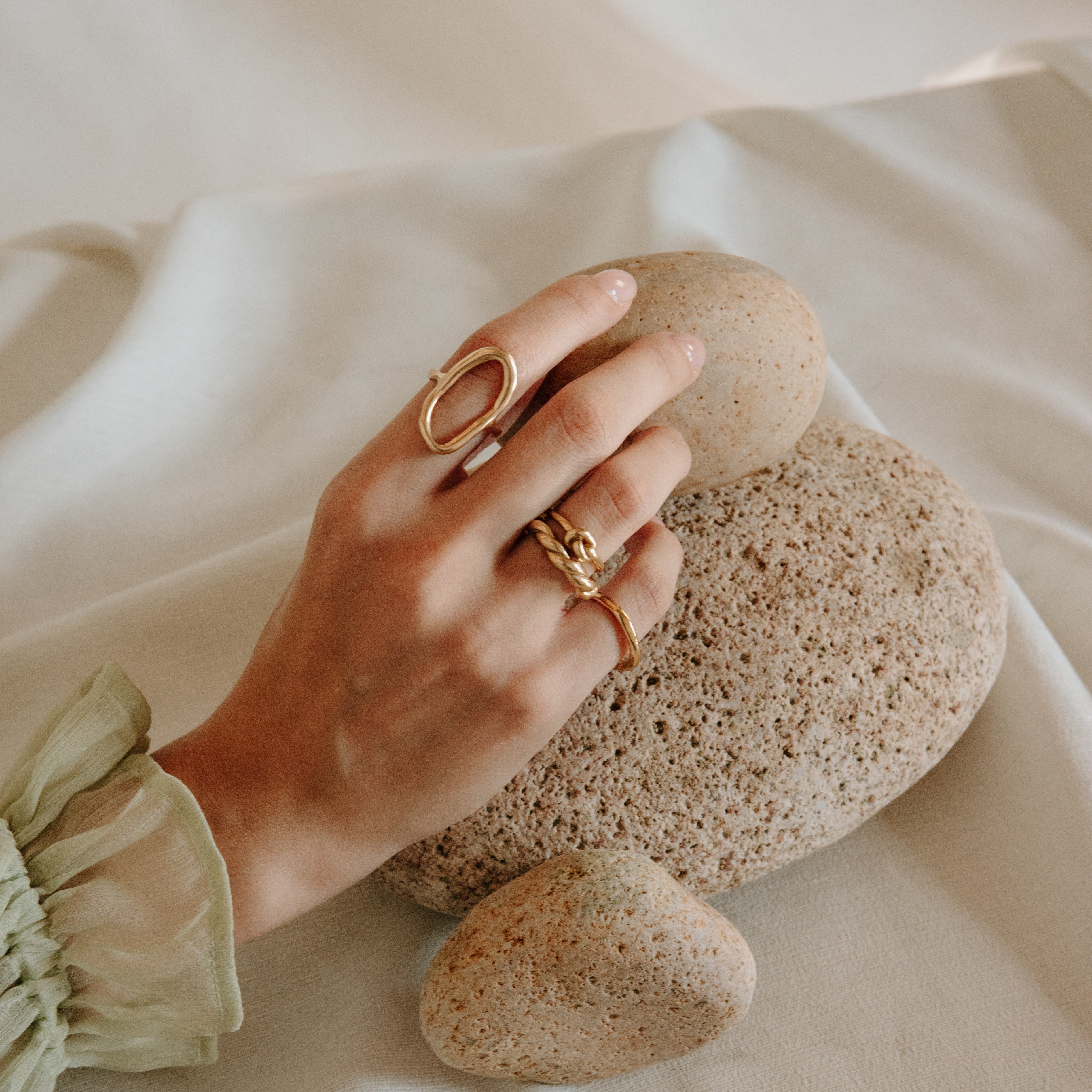 Amore Ring Gold – AMANDA HUNT